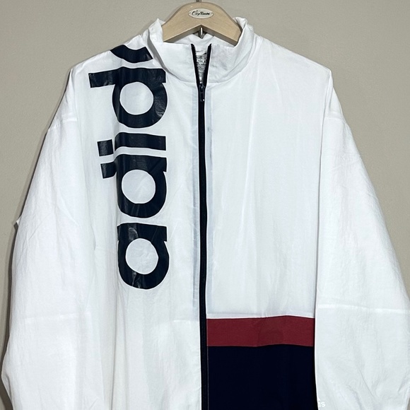 ADIDAS || Women's windbreaker track jacket size 2xl - Picture 4 of 12